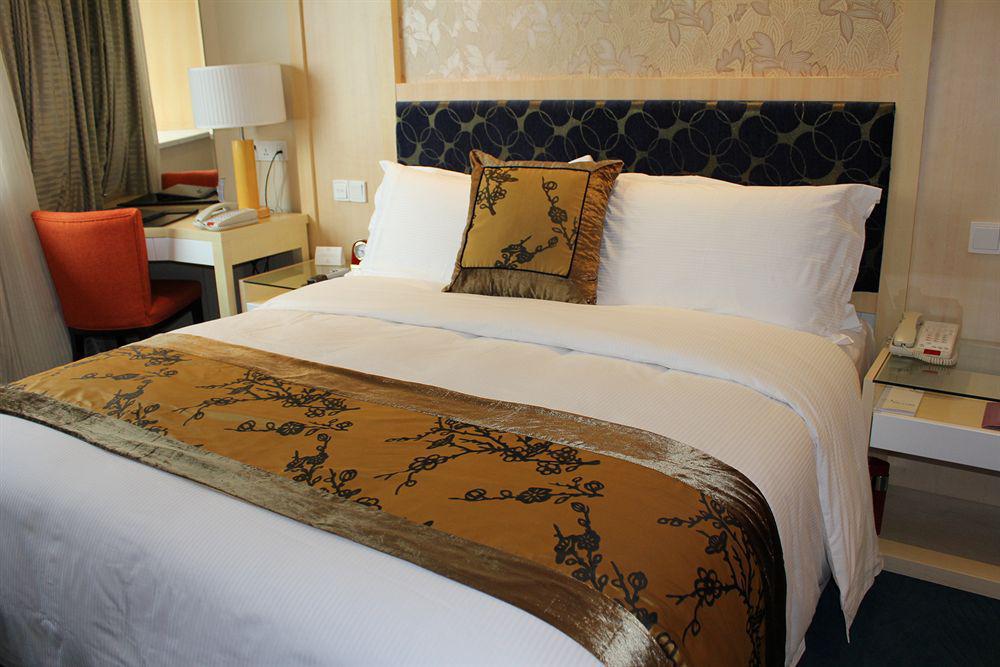 Puxi New Century Hotel Shanghai Room photo